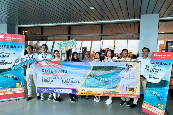 mendampingi PJ Gubernur Kalimantan Timur On Board Penerbangan Perdana Super Air Jet dari Surabaya Menuju Berau. 3