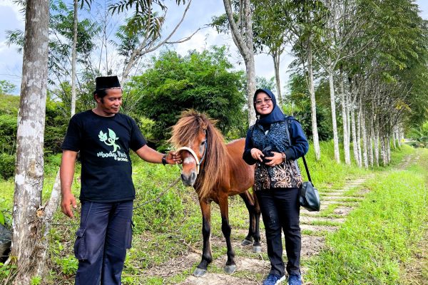 Kadispar Prov Kaltim Bersama Ibu Sekretaris Dispar dan Kabid Pengembangan Destinasi melakukan agenda kegiatan 4