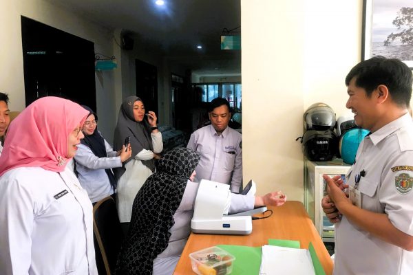 DISPAR GELAR POS BINDU DIDAMPINGI OLEH DINKES 6