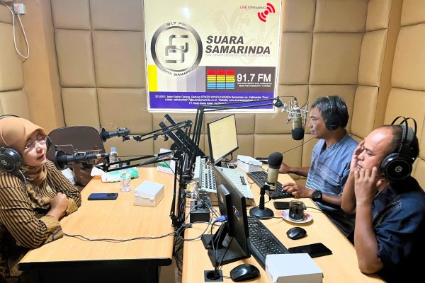 Kadispar menghadiri Dialog Interaktif bersama PTRadio Berita Kaltim 2