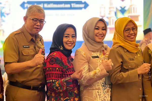 Kepala Dinas Pariwisata Provinsi Kalimantan Timur bersama Kabid Pemasaran Pariwisata Me