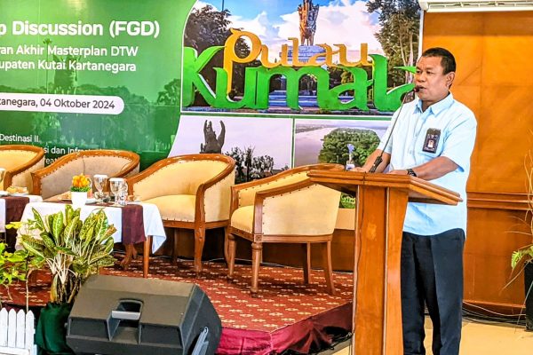 Focus Group Discussion Pembahasan Laporan Akhir Penyusunan Masterplan Daya Tarik Wisata Pulau Kumala Kabupaten Kutai Kartanegara bertempat di Hotel Grand Elty Singgasana Jumat 4 Oktober 2024 3