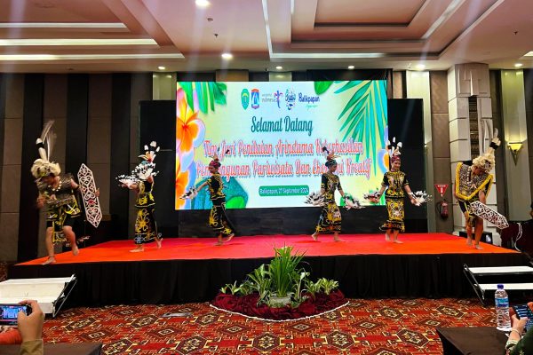 Kadispar Prov. Kaltim bersama Tim Penilaian Arindama Keberhasilan Pembangunan Pariwisata dan Ekonomi Kreatif di Kota Balikpapan 13