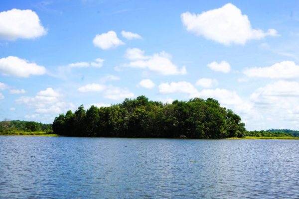 Observasi lapangan dengan melakukan kunjungan ke Desa Wisata Bamboe Wanadesa dan Wisata Meranti 1