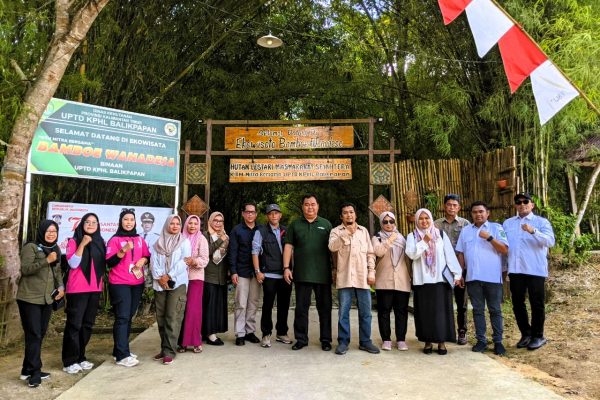 Observasi lapangan dengan melakukan kunjungan ke Desa Wisata Bamboe Wanadesa dan Wisata Meranti 12