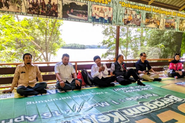 Observasi lapangan dengan melakukan kunjungan ke Desa Wisata Bamboe Wanadesa dan Wisata Meranti 14