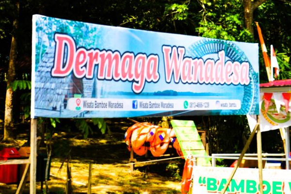 Observasi lapangan dengan melakukan kunjungan ke Desa Wisata Bamboe Wanadesa dan Wisata Meranti 3