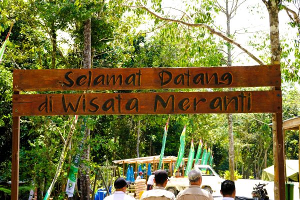 Observasi lapangan dengan melakukan kunjungan ke Desa Wisata Bamboe Wanadesa dan Wisata Meranti 5