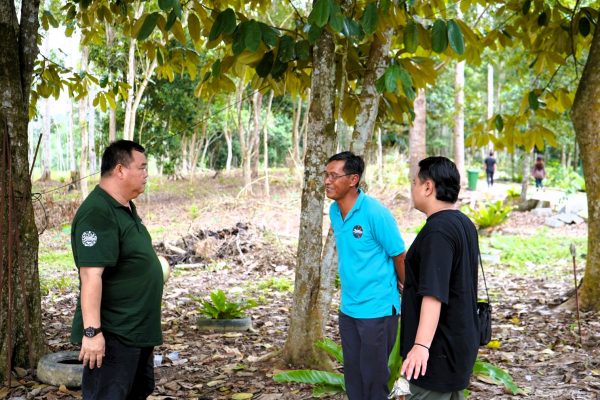 Observasi lapangan dengan melakukan kunjungan ke Desa Wisata Bamboe Wanadesa dan Wisata Meranti 7